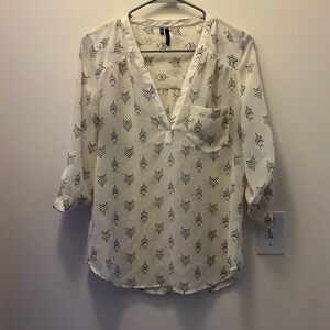 Maurices White and black Patterned Blouse size small
